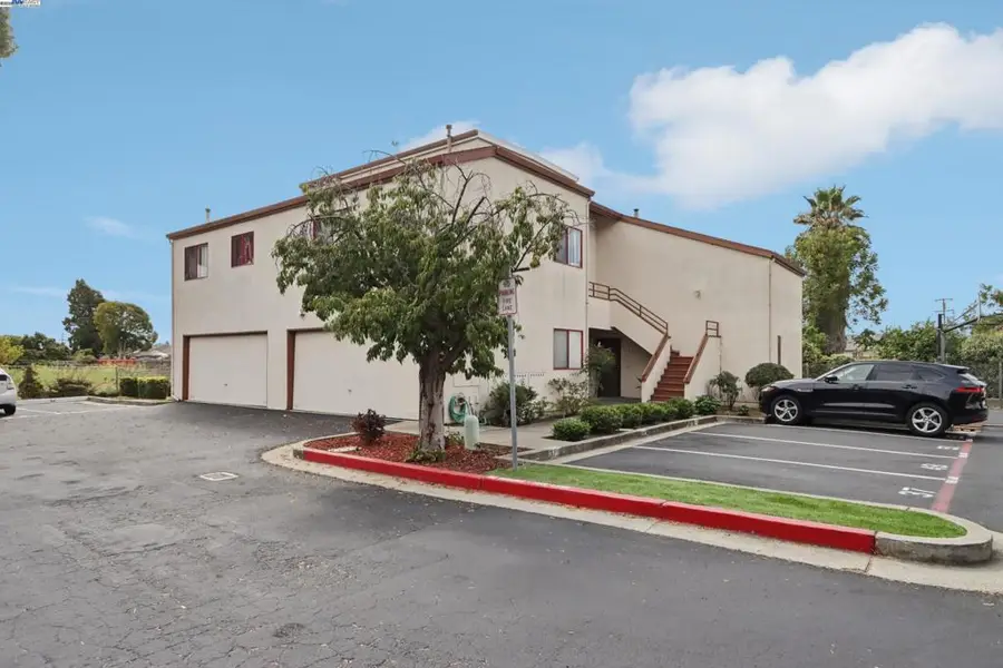 27949 Thornton Ct, Hayward, CA 94544 - Image #2