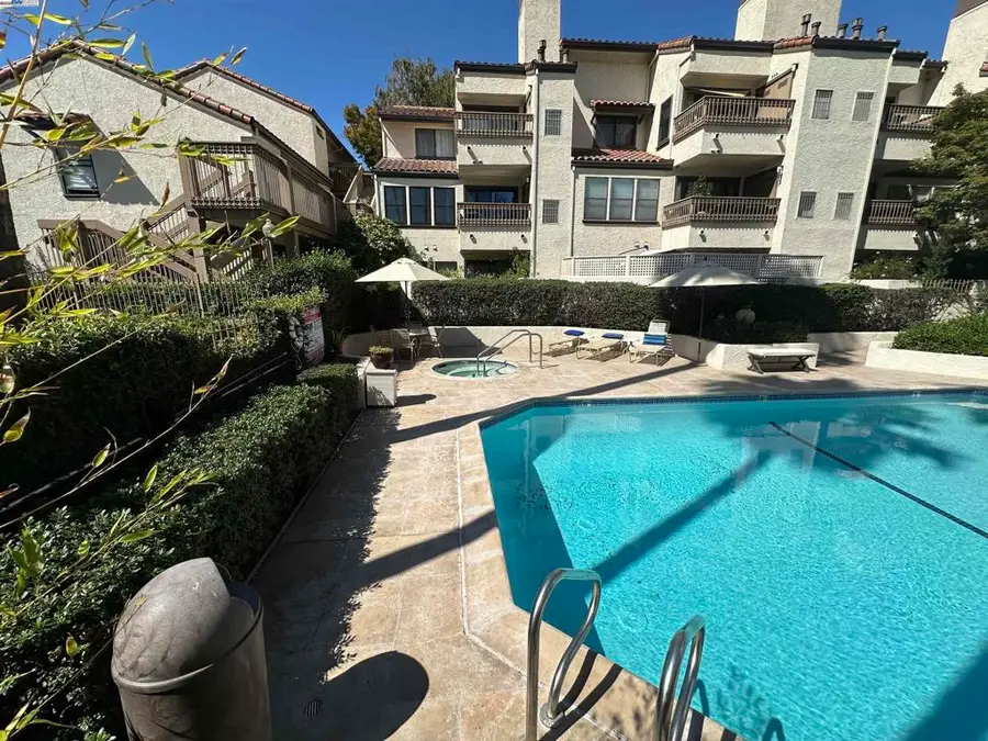 1222 S Villa Way, Walnut Creek, CA 94595 - Image #2