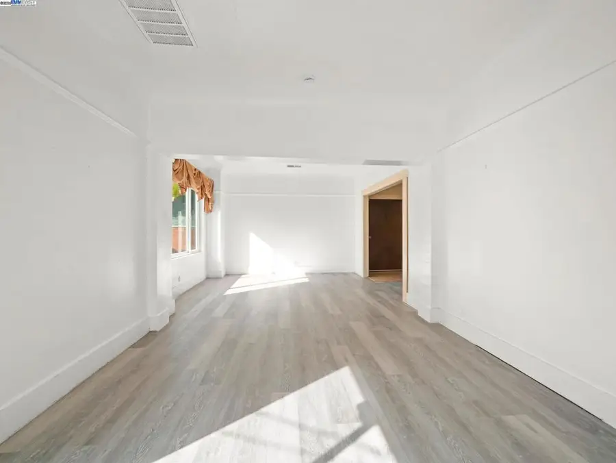 486 Mcauley St, Oakland, CA 94609 - Image #3