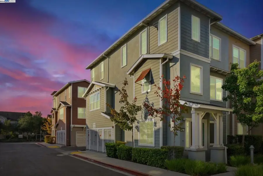 201 Jetty Dr, Richmond, CA 94804 - Image #2