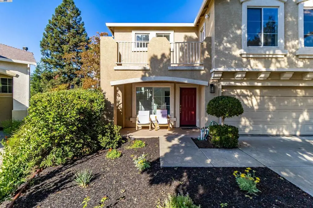 592 Ross Cir, Martinez, CA 94553 - Image #1