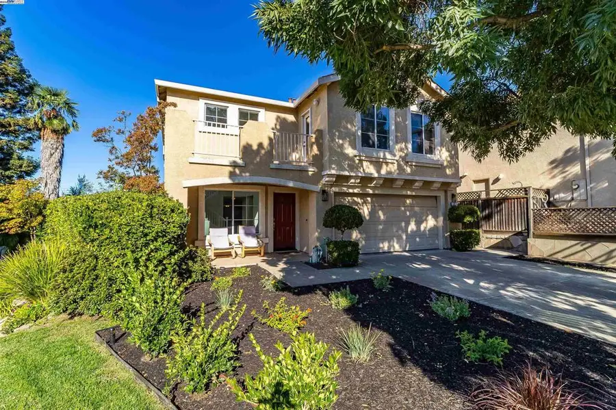 592 Ross Cir, Martinez, CA 94553 - Image #2