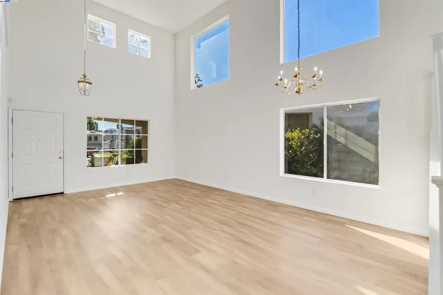 592 Ross Cir, Martinez, CA 94553 - Image #3