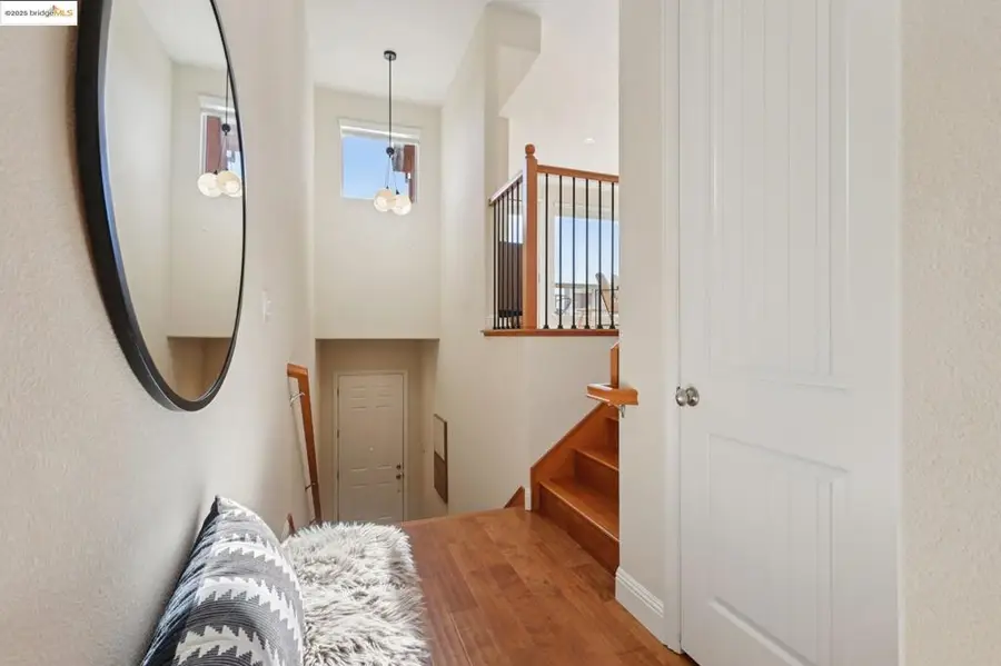 6472 Bayview Dr, Oakland, CA 94605 - Image #3