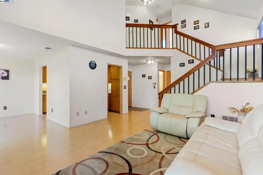 35 Leonard Ct, Alameda, CA 94502 - Image #2