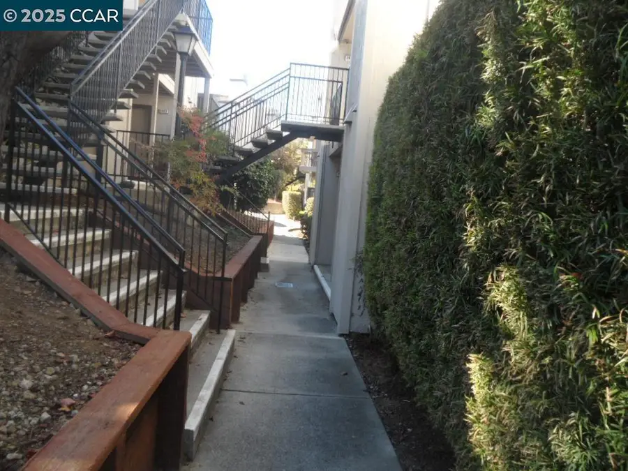 1405 Hull Ln, Martinez, CA 94553 - #3