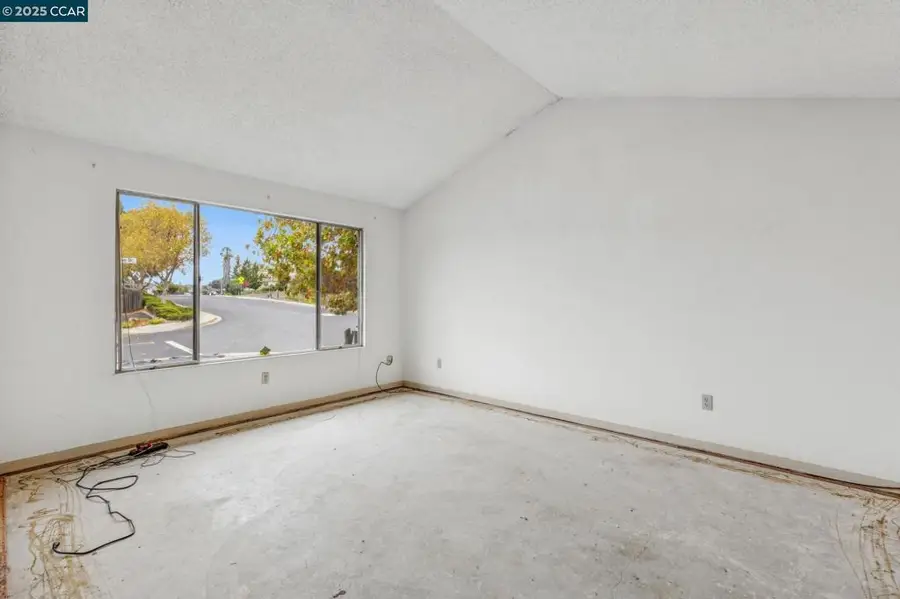 938 Sandy Cove Dr, Rodeo, CA 94572 - Image #3