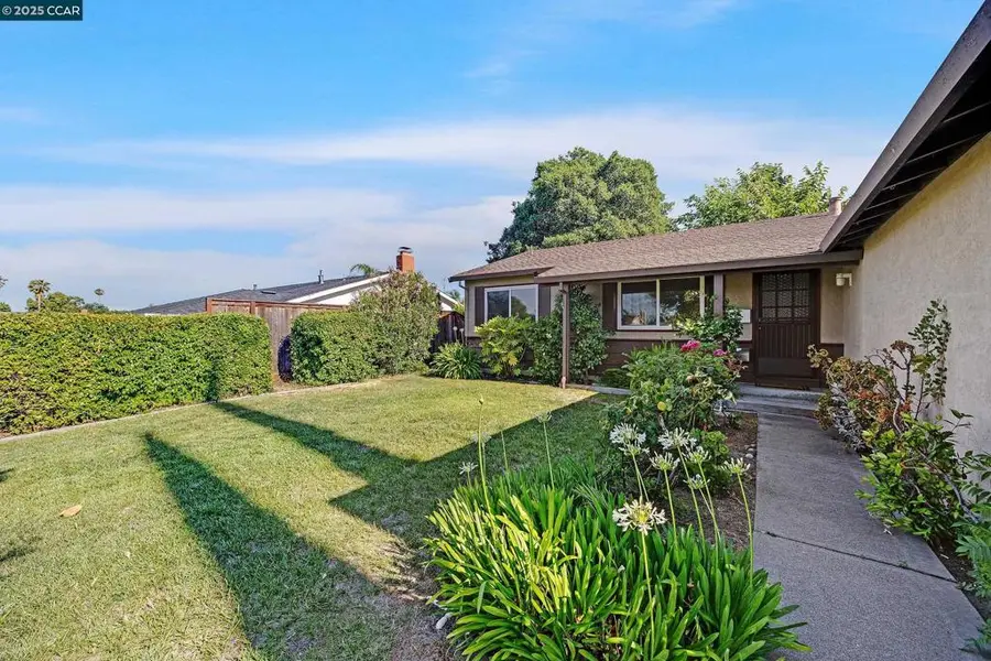 1422 Flintwood Ct, Martinez, CA 94553 - Image #3