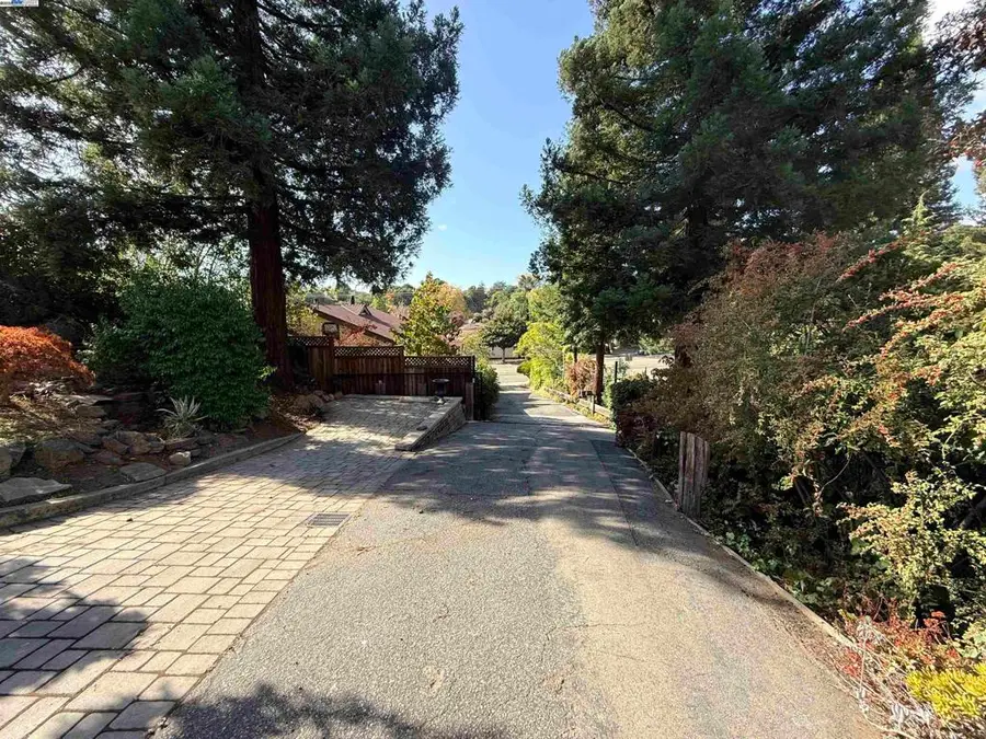 18338 Redwood Rd, Castro Valley, CA 94546 - Image #2