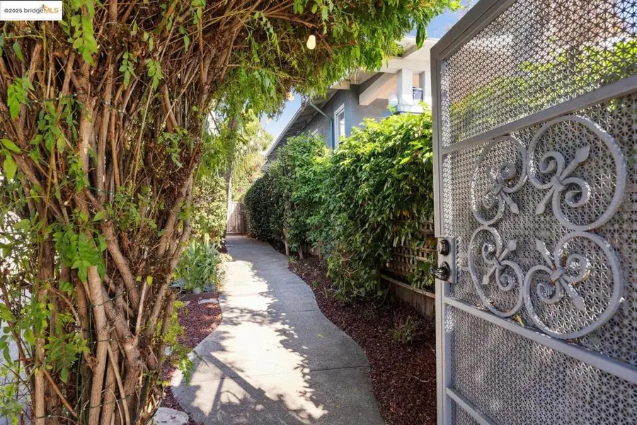 1028 36th St, Oakland, CA 94608 - Image #3