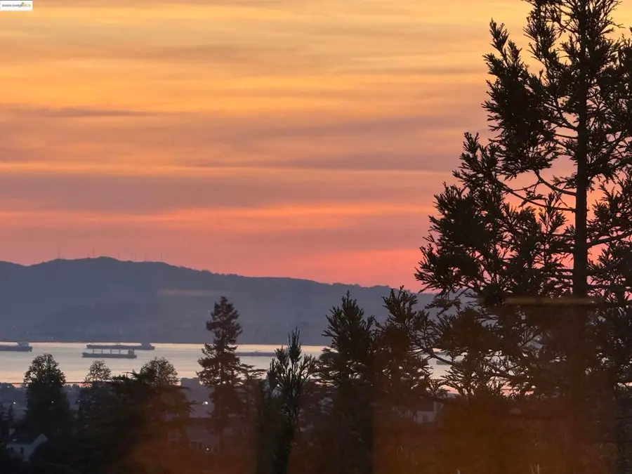 5973 Rincon Dr, Oakland, CA 94611 - Image #3