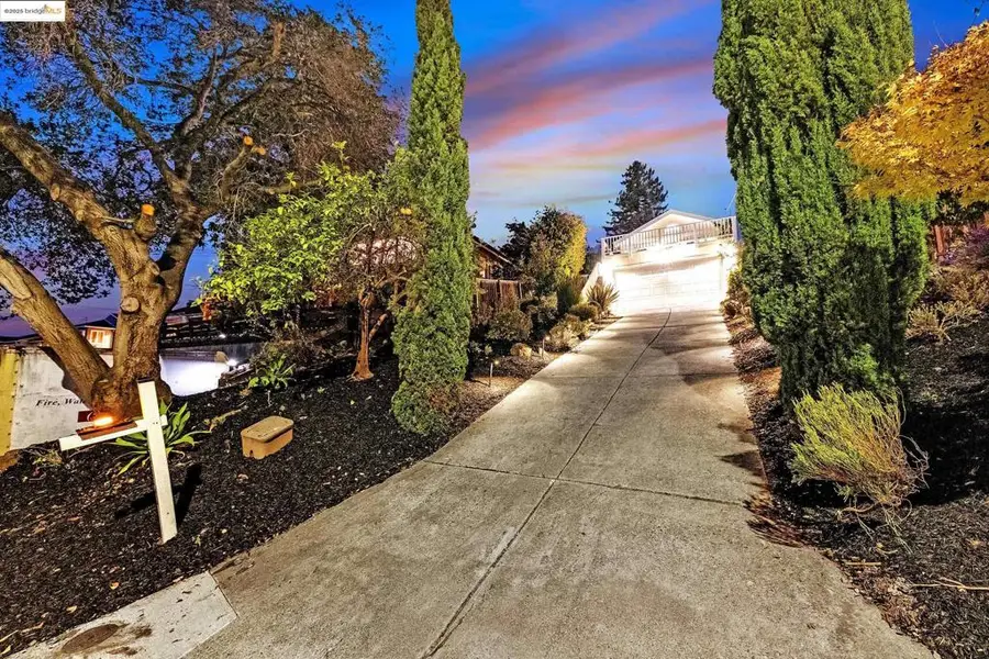 7554 Sunkist Dr, Oakland, CA 94605 - Image #2