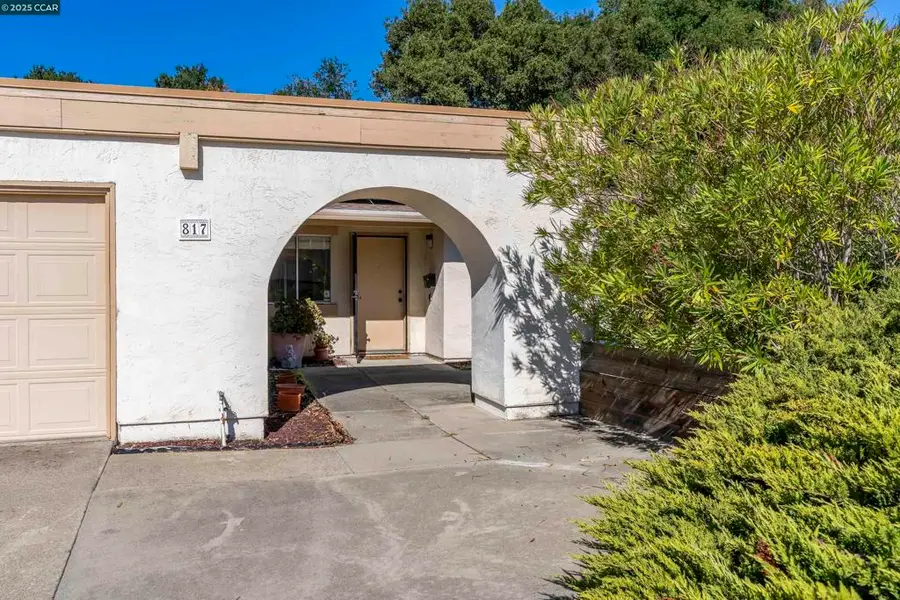 817 Ketch Ct, Rodeo, CA 94572 - Image #2