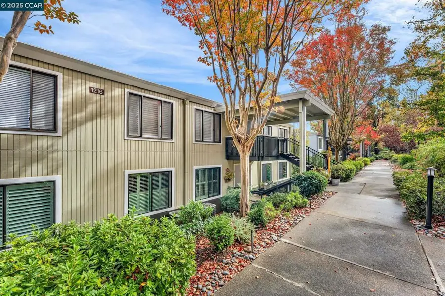 1216 Fairlawn Ct #8, Walnut Creek, CA 94595 - Image #3