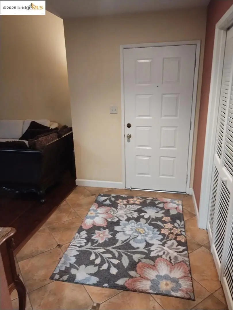 3201 Swallows Nest Dr, Sacramento, CA 95833 - Image #1