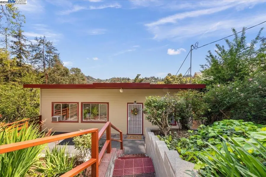 5838 Nottingham Dr, Oakland, CA 94611 - #2