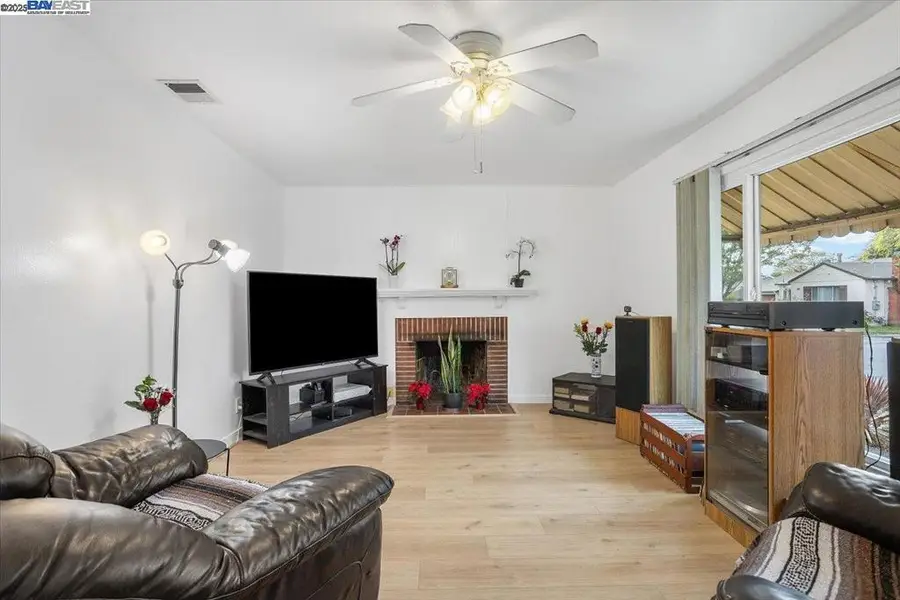 15106 Edgemoor St, San Leandro, CA 94579 - #3