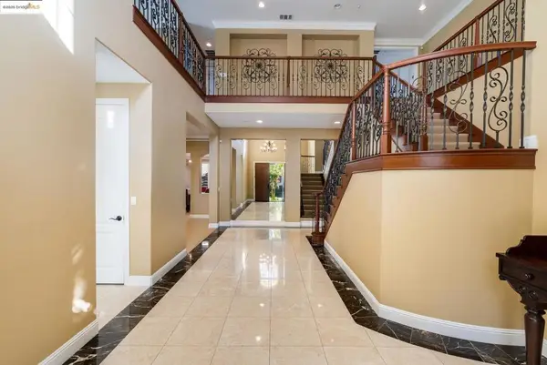 30 Arundel Dr, Hayward, CA 94542