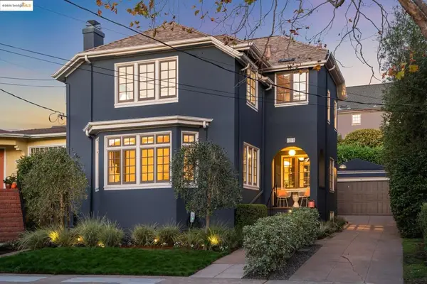 6218 Manoa St, Oakland, CA 94618