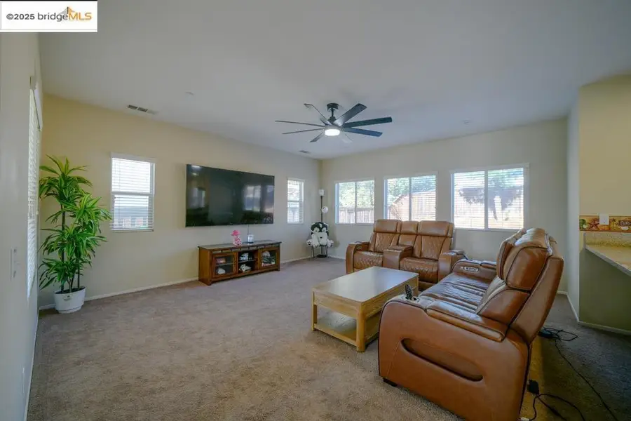1350 Mistletoe Dr, Beaumont, CA 92223 - Image #3
