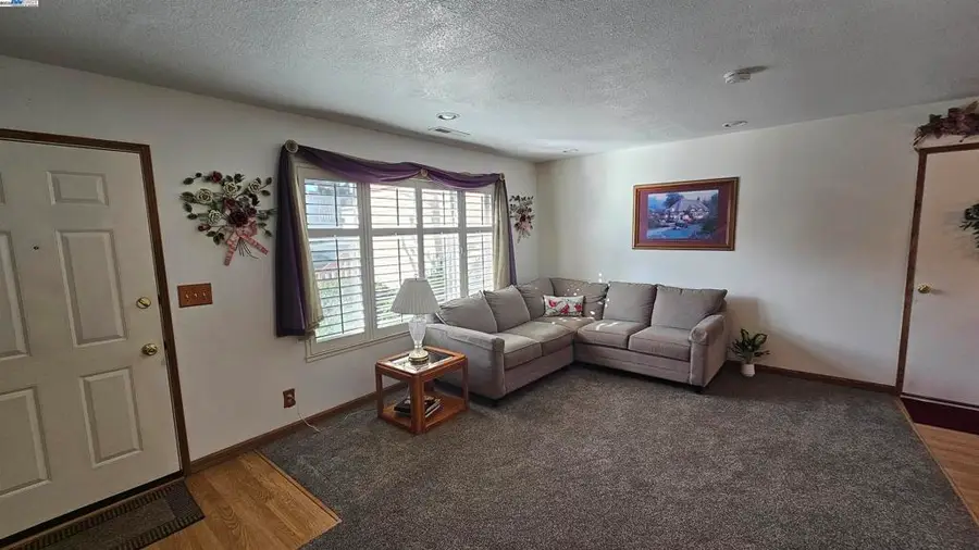 33 Paseo Grande #D, San Lorenzo, CA 94580 - Image #3