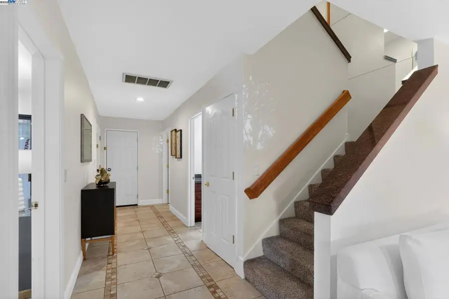 7210 Valley View Ct, Pleasanton, CA 94588 - Image #3