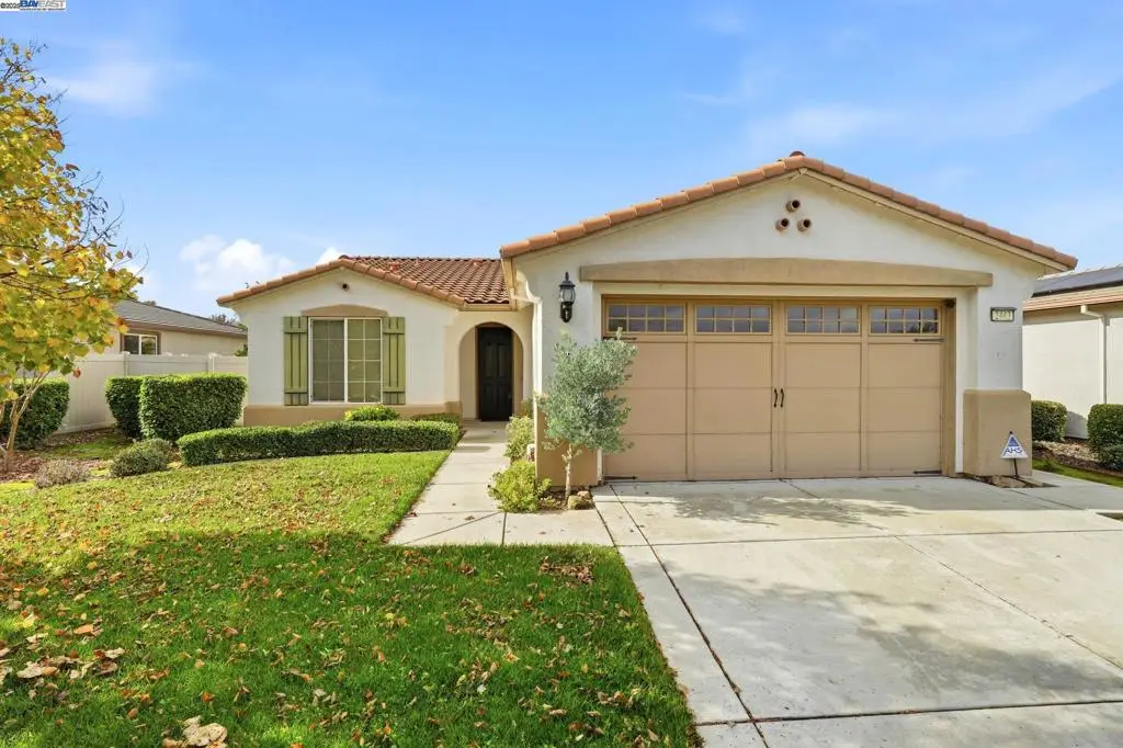 2443 Plumcreek Ln, Manteca, CA 95336 - Image #1