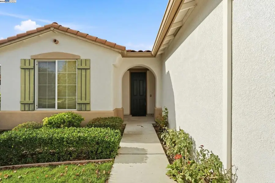 2443 Plumcreek Ln, Manteca, CA 95336 - Image #3