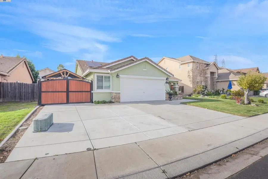 715 Bobcat Ln, Manteca, CA 95336 - Image #2
