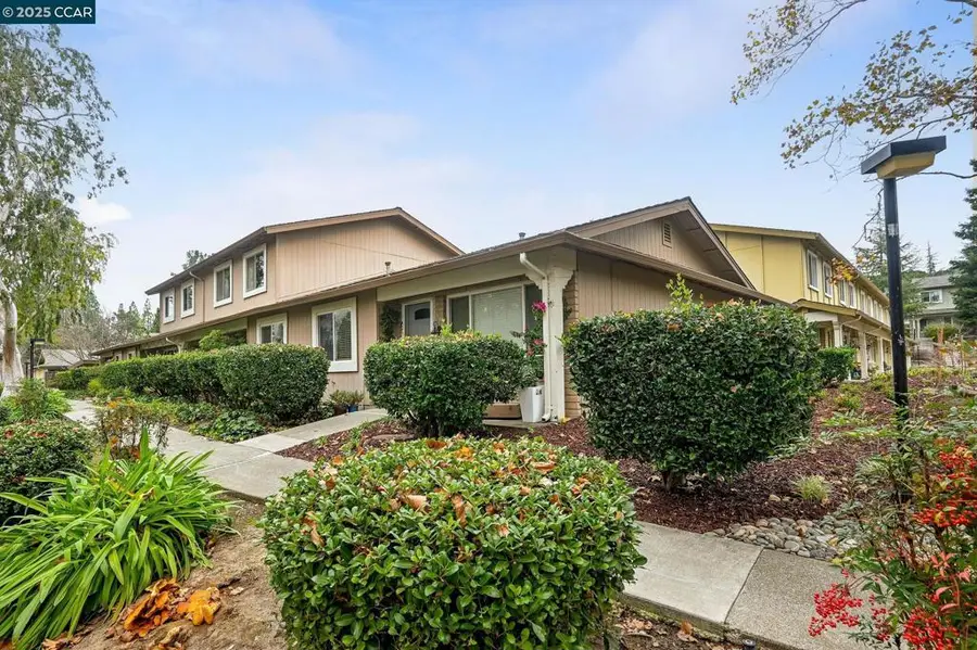 61 Fountainhead Ct, Martinez, CA 94553 - Image #2