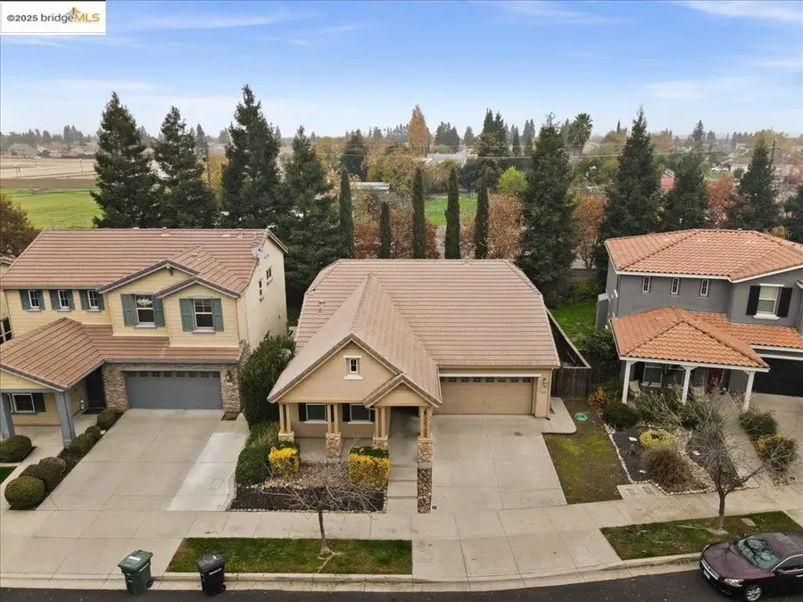 2324 Mendocino Dr, Oakdale, CA 95361 - Image #2