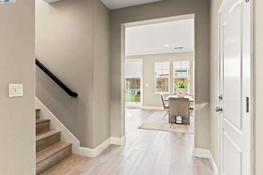 1525 Middle Ln, Hayward, CA 94545 - Image #3