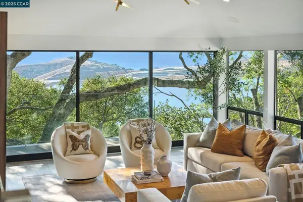 121 Tappan Ln, Orinda, CA 94563