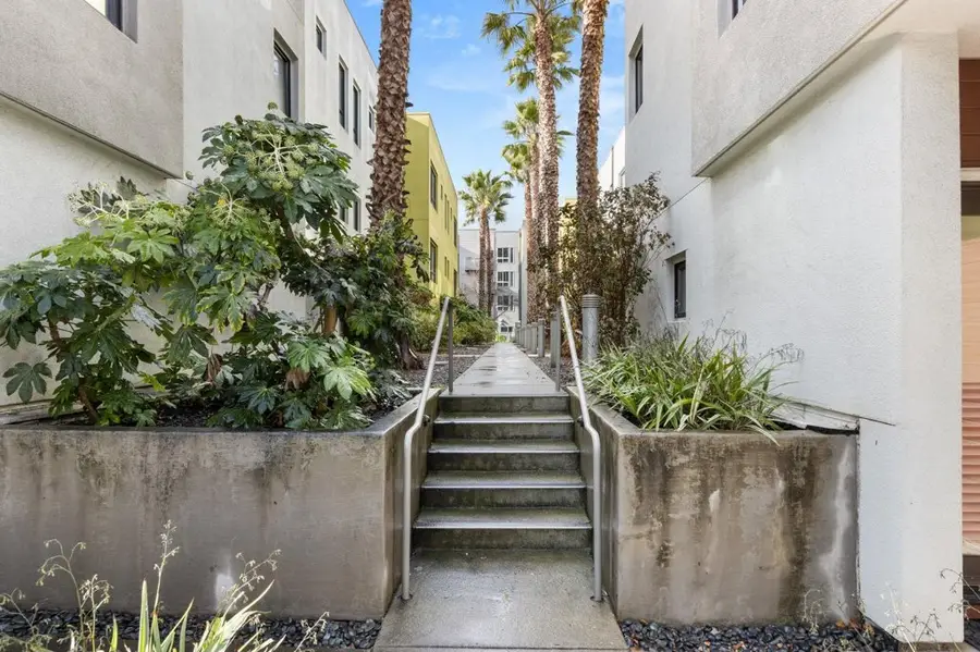 803 Zephyr Dr, Oakland, CA 94607 - Image #3