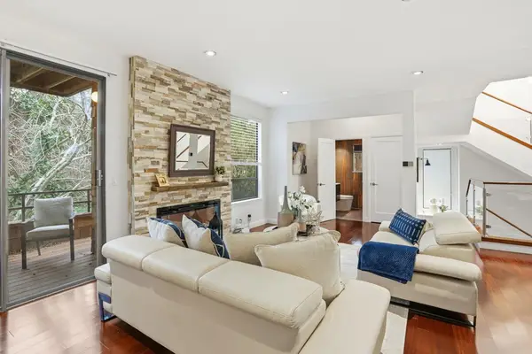 10900 Lucky Oak St, Cupertino, CA 95014