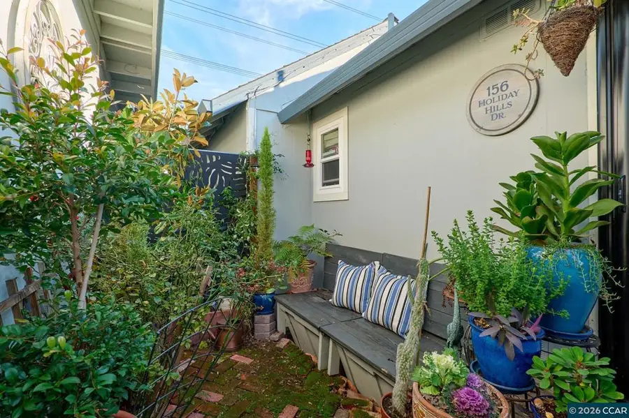 156 Holiday Hills Dr, Martinez, CA 94553 - Image #2