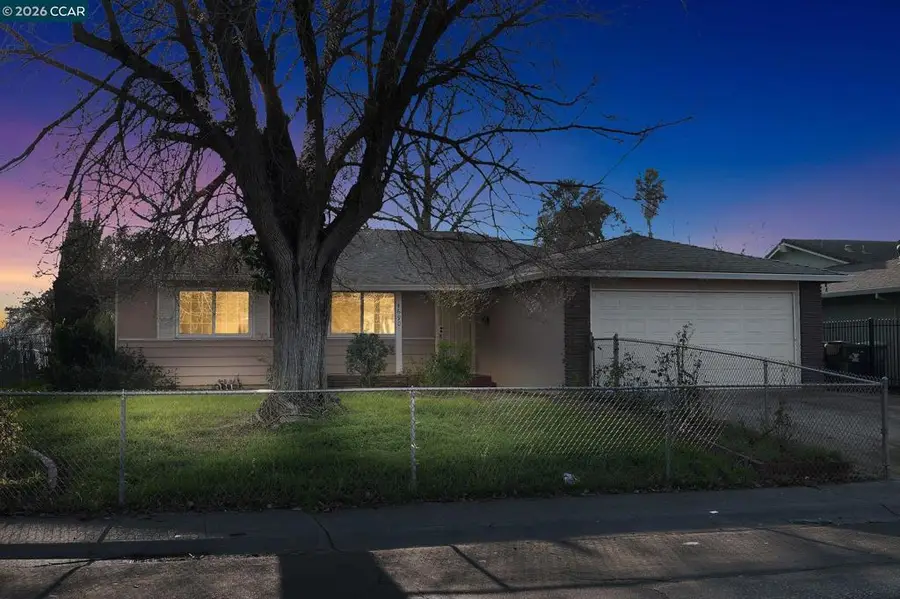 4690 Brookfield Dr, Sacramento, CA 95823 - #2