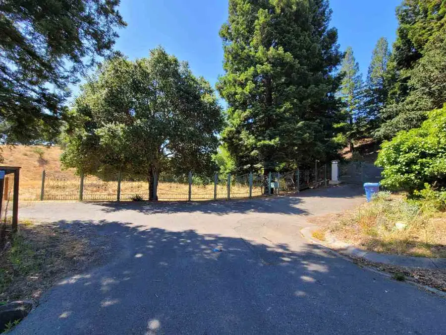 40 Hilldale Ct, Orinda, CA 94563 - Image #2