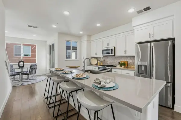 29322 Hub Ln, Hayward, CA 94544