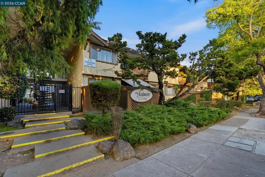 315 E Okeefe St, East Palo Alto, CA 94303 - #2