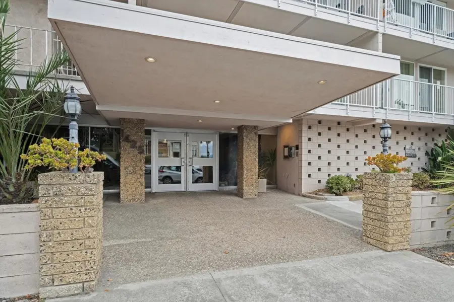 1425 Lakeside Dr #201, Oakland, CA 94612 - #3