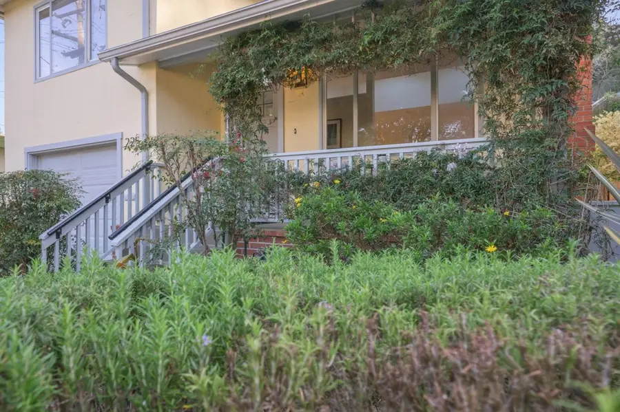 225 E Richmond Ave, Richmond, CA 94801 - Image #2