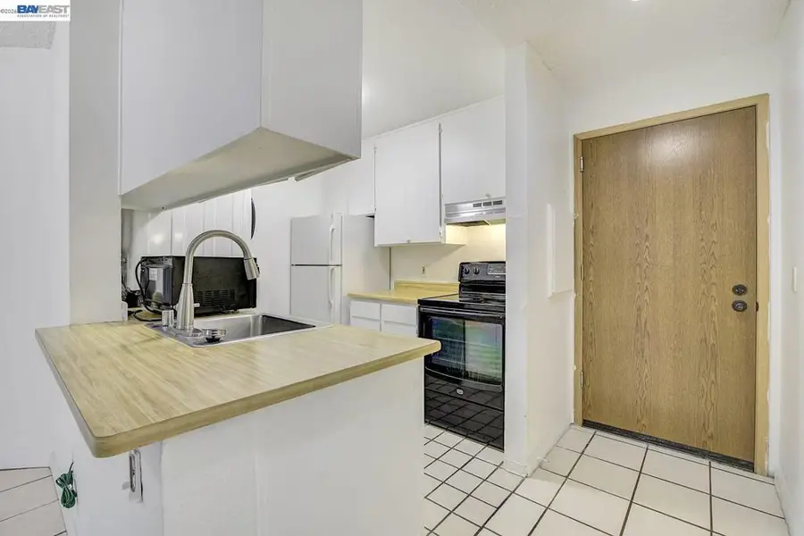 29300 Dixon St #207, Hayward, CA 94544 - #2