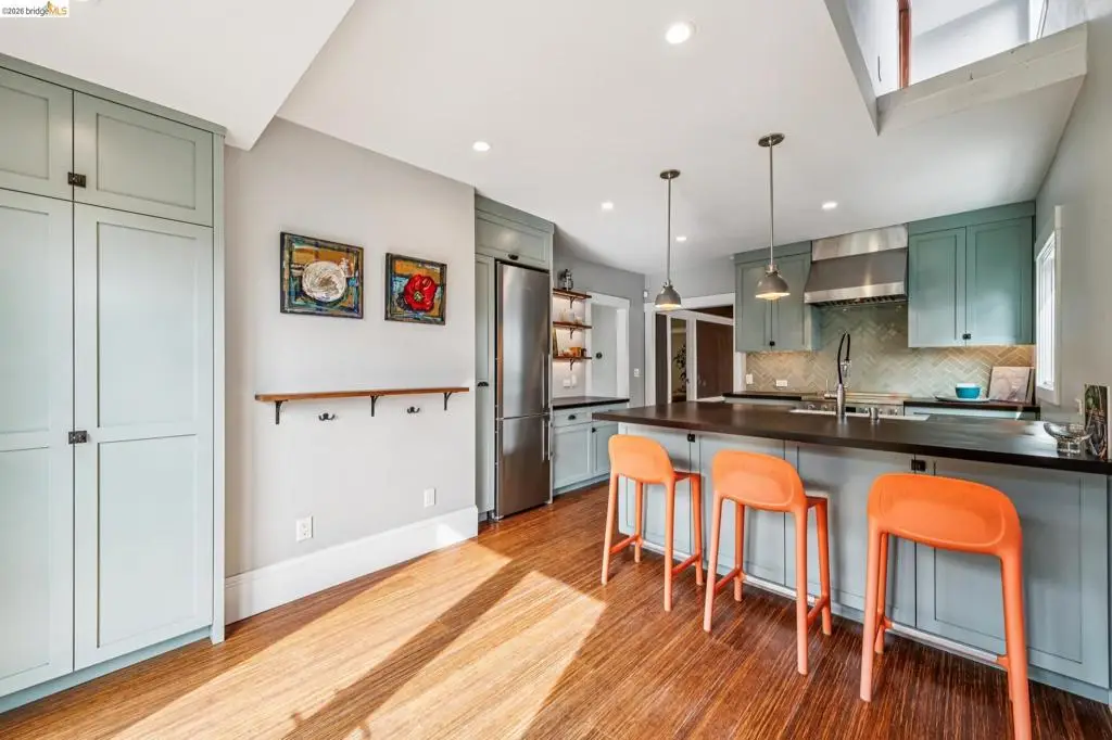 1066 Bayview Ave, Oakland, CA 94610 - #1