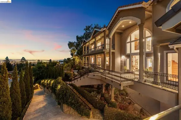 33 33 Somerset Rd, Oakland, CA 94611