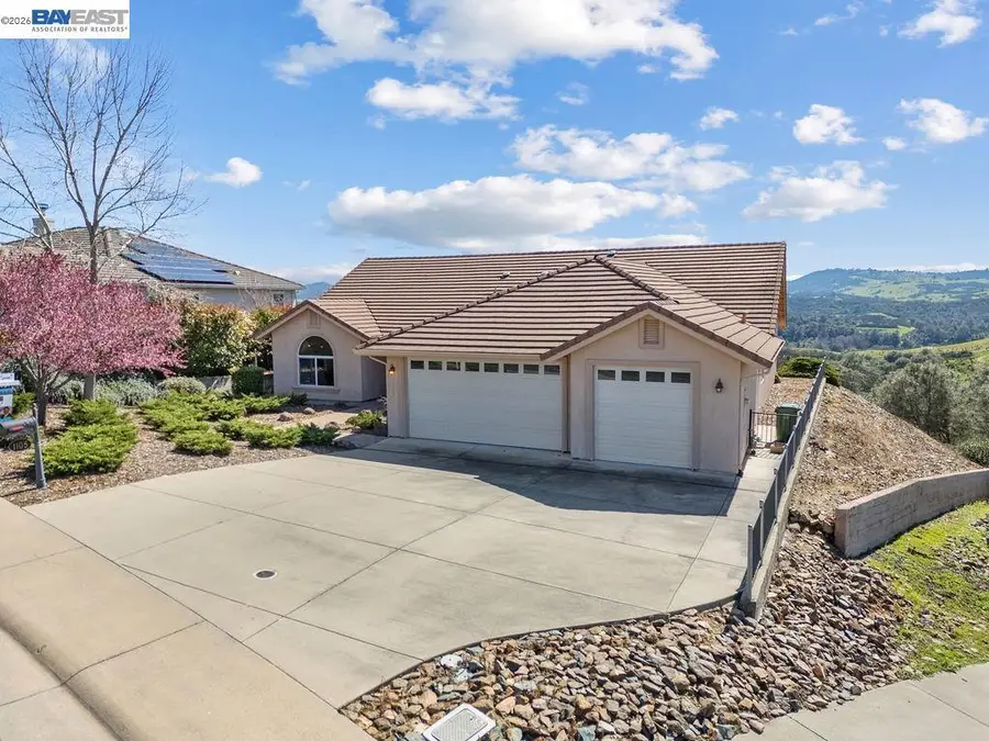 1105 Paradise Peak Rd, Valley Springs, CA 95252 - #3