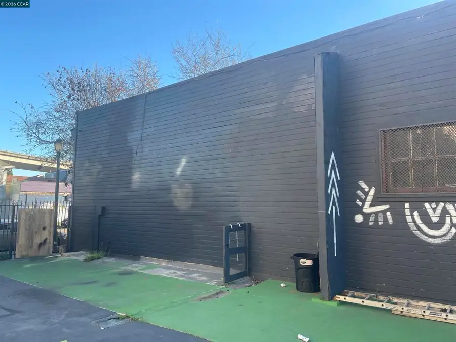 3261 Martin Luther King Jr Way, Oakland, CA 94609 - #3