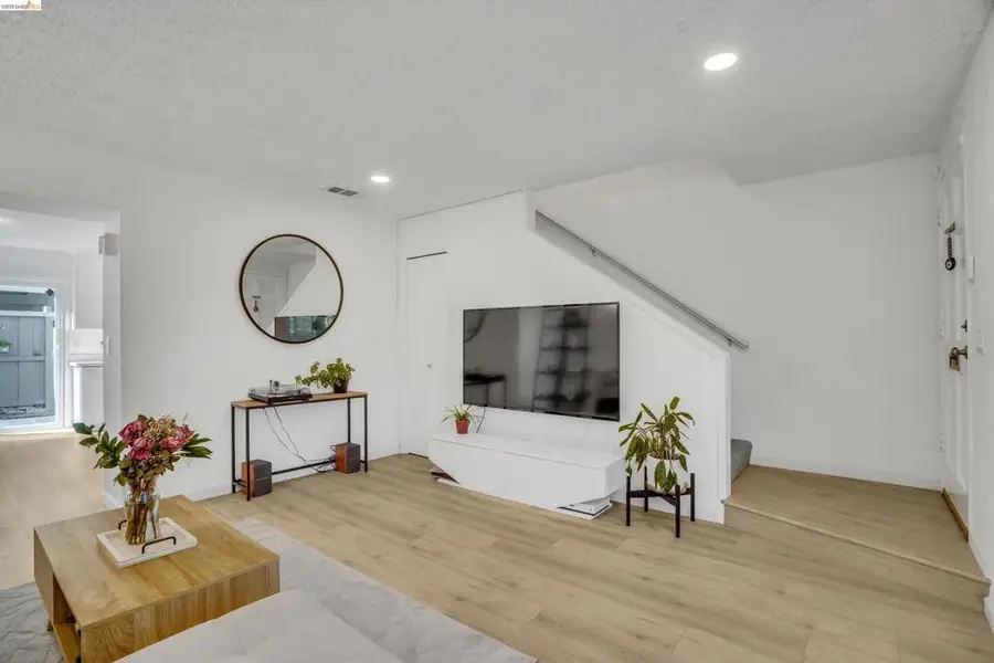 1260 1260 Pine Creek Way #I, Concord, CA 94520 - #3