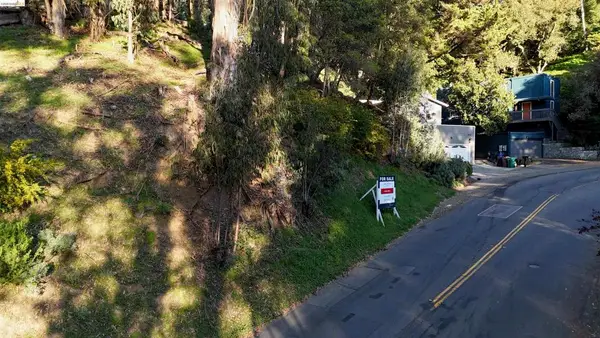 5847 5847 Ascot Dr, Oakland, CA 94611