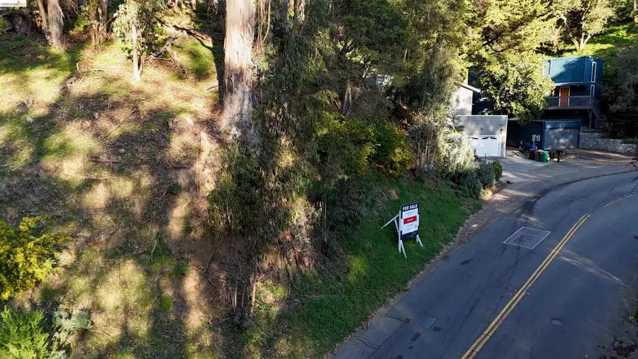 5847 5847 Ascot Dr, Oakland, CA 94611 - #2